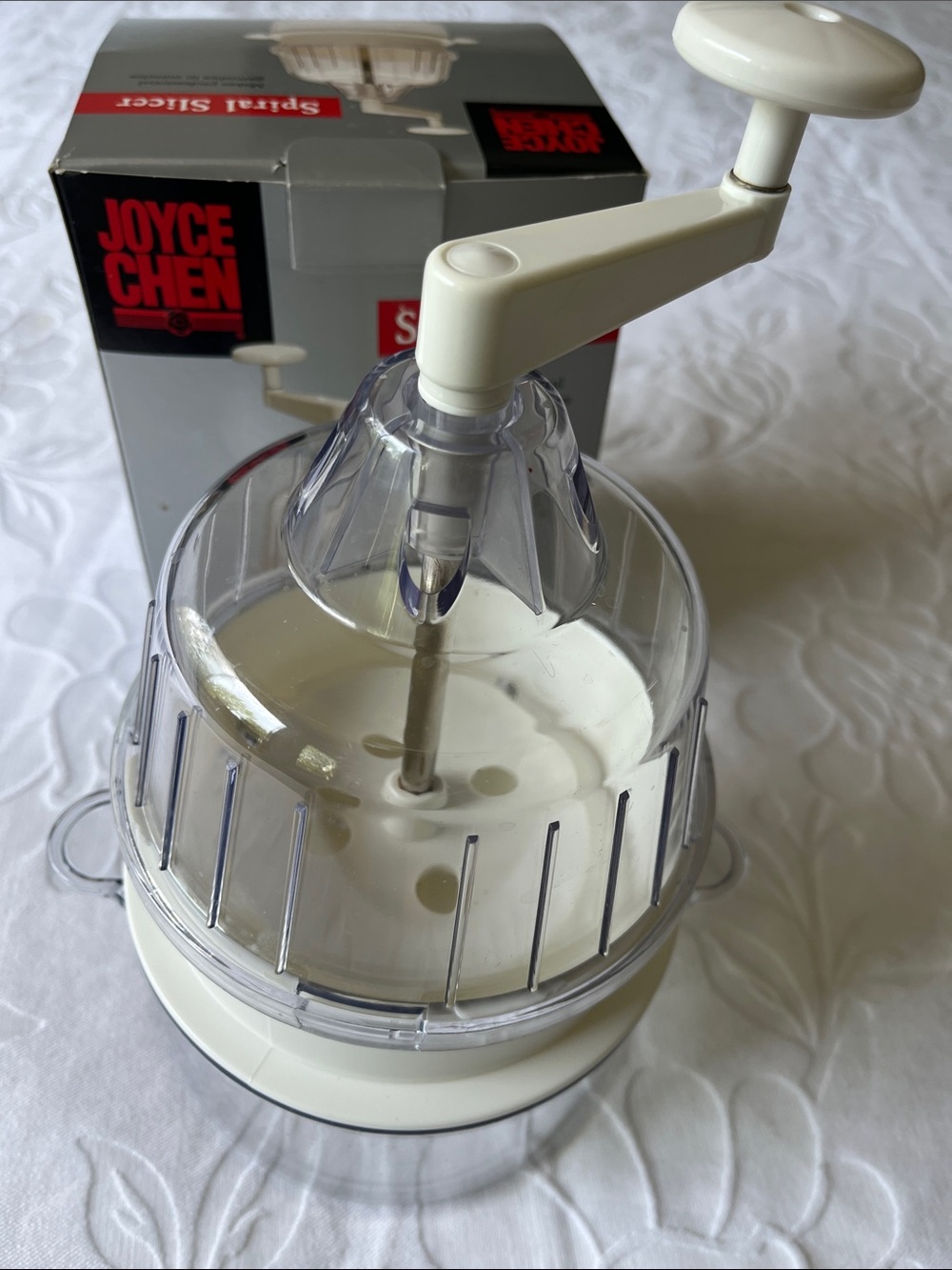 White Manual Spiral Slicer & Hand Crank Food Prep Tool